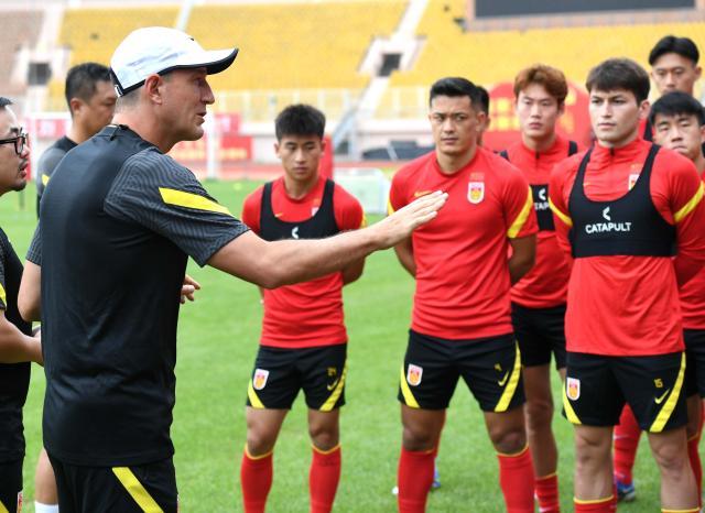 bob半岛体育官网-​扬科维奇今晚启程返回中国 外教接手亚运队训练