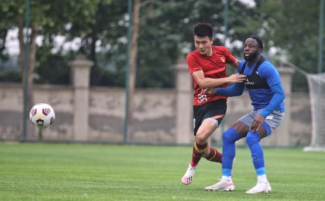 bob半岛体育官网-有心！张威去年曾探班U23国足：国字号荣誉至高无上